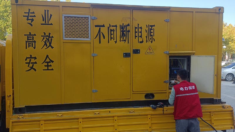 东湖柴油发电机组和UPS电源配合使用时，如何避免切换过程中的电力中断？